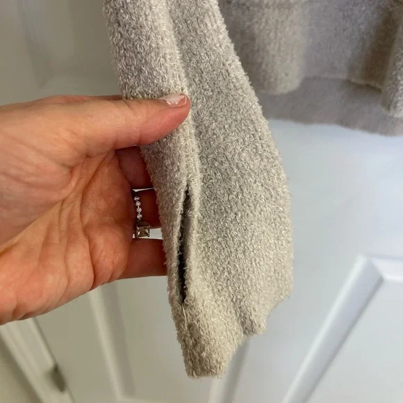 Barefoot Dreams Cozychic Lite Raglan Pullover Sweater Grey ivory Size Small NWOT - Picture 4 of 7